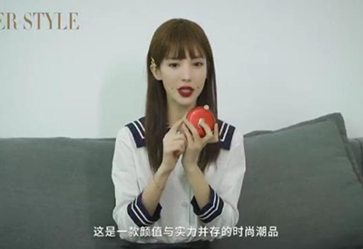 金晨翻包视频