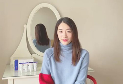 李小冉翻包视频